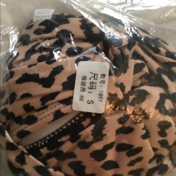 Leopard Print Swimsuit - Picture 5 of 6